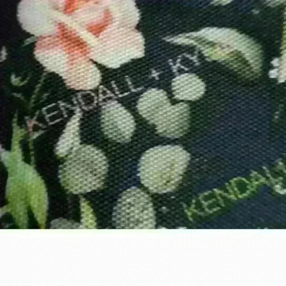 Kendall & Kylie Jenner Kardashian Zip Pouch makeup bag new with tags three piece - Picture 6 of 16